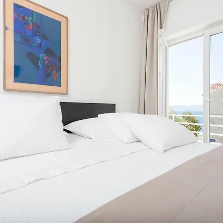 Mate Ledic Pensión Brela